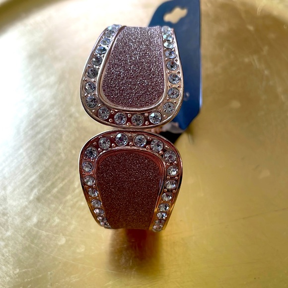 DISCOUNTED SHIPPING TODAY 🔥🔥 NWT Rosegold Cuff Bracelet - Picture 1 of 5